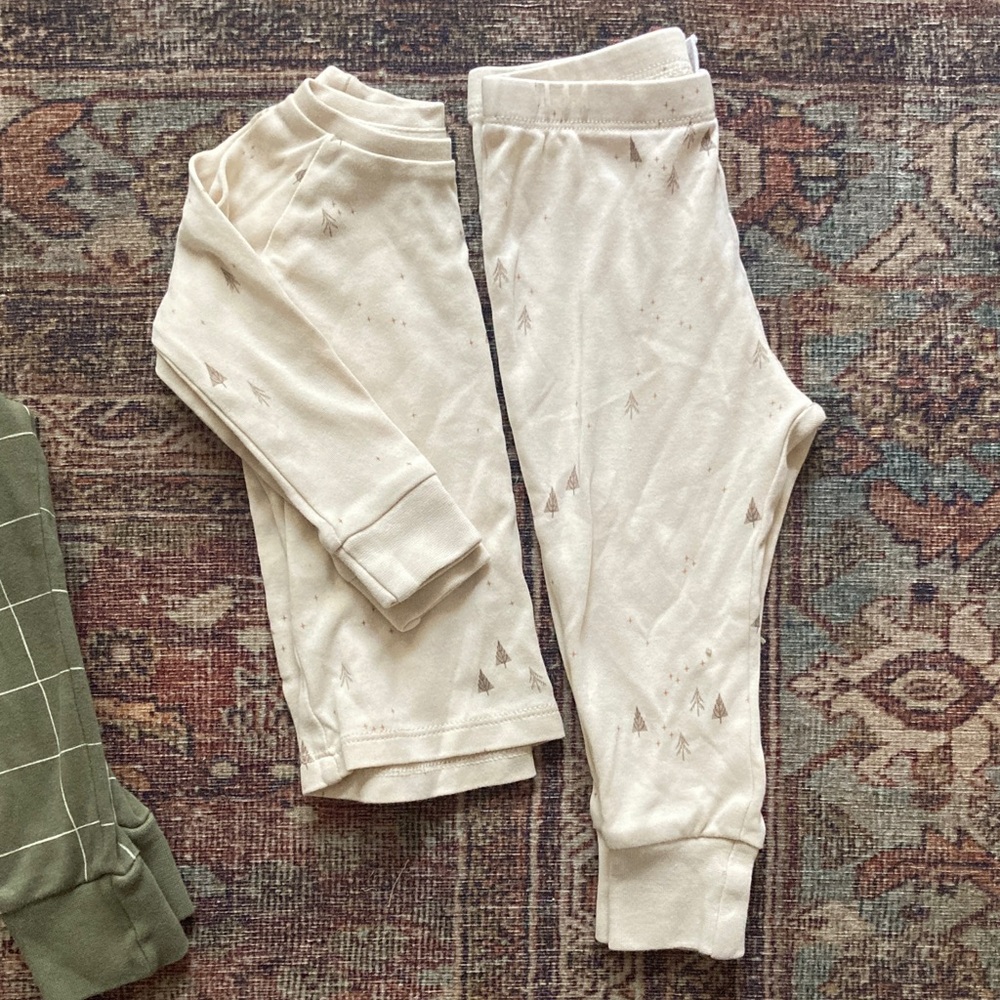 12-18M Bundle Colored Organics/Honest Pajama Sets - Picture 2 of 7